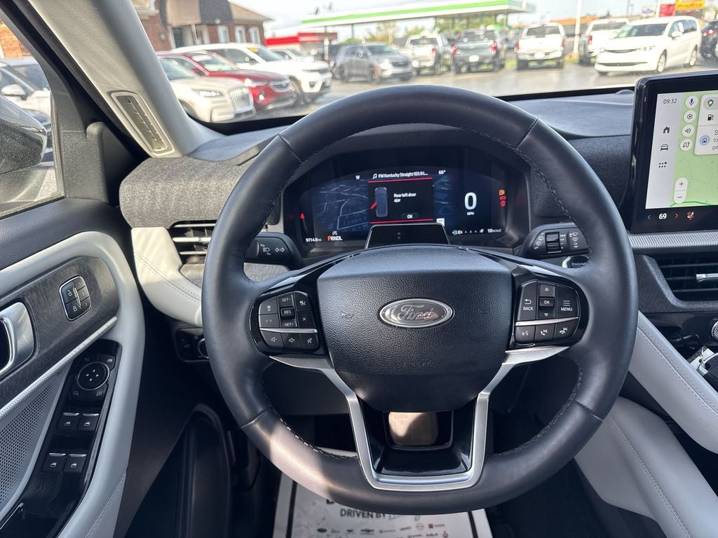 2025 Ford Explorer Platinum