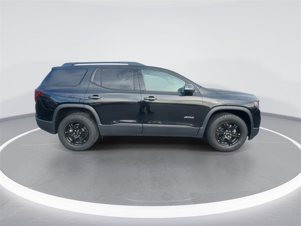 2022 GMC Acadia AT4