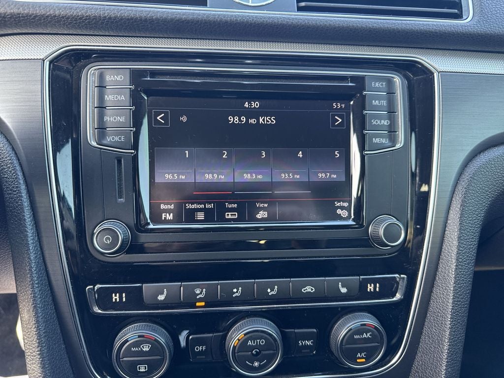 2017 Volkswagen Passat 1.8T R-Line