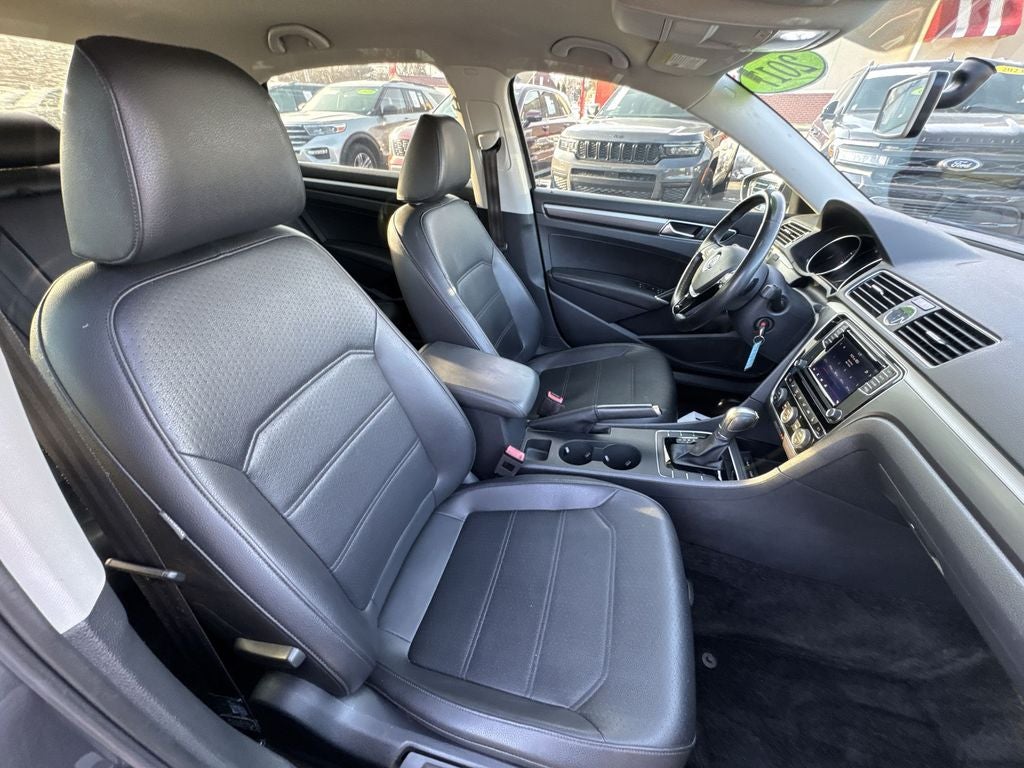 2017 Volkswagen Passat 1.8T R-Line