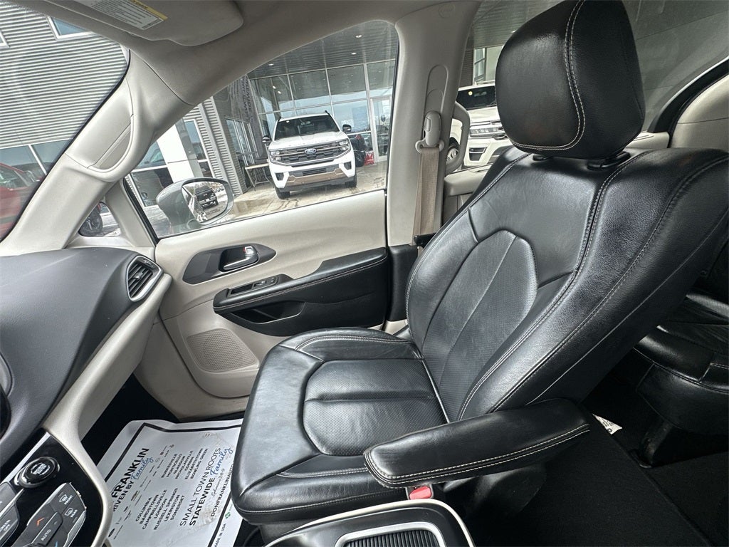 2022 Chrysler Pacifica Touring L