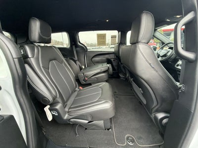 2025 Chrysler Voyager LX