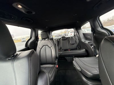 2025 Chrysler Voyager LX