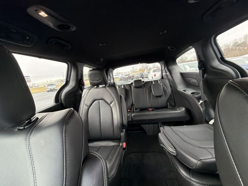 2025 Chrysler Voyager LX