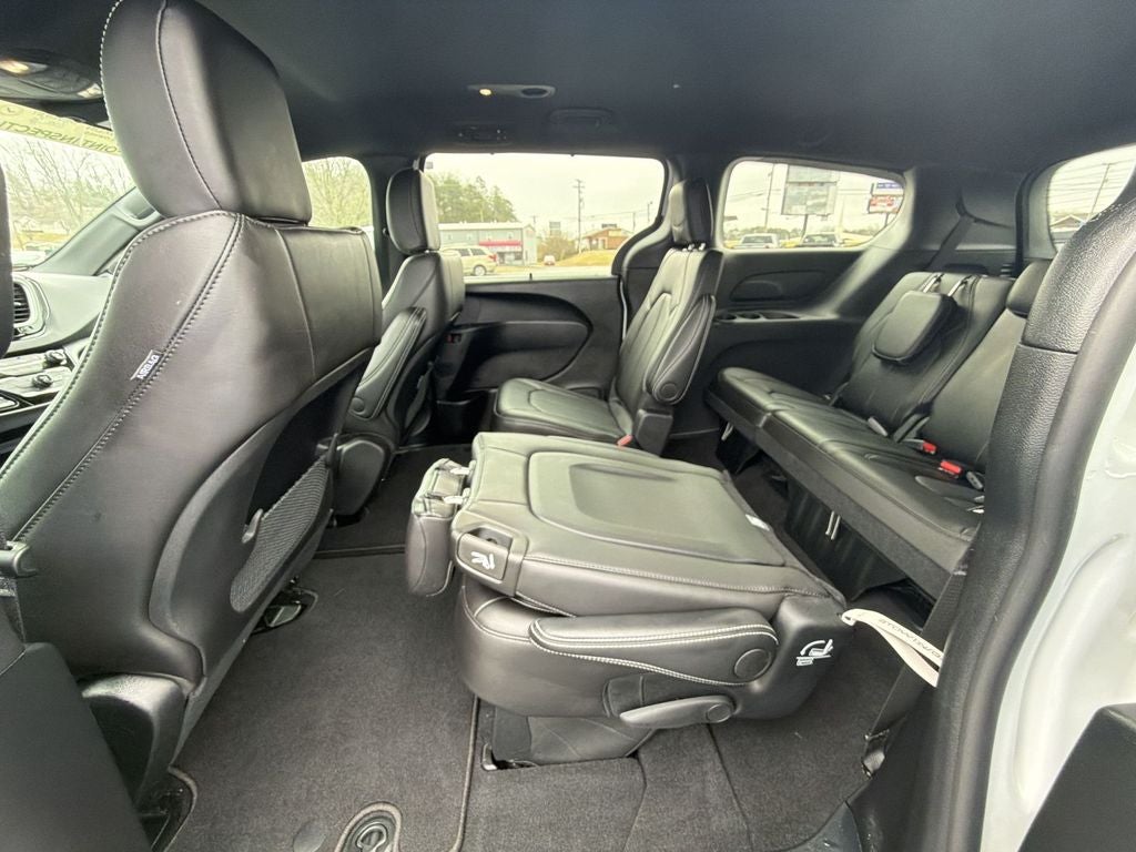 2025 Chrysler Voyager LX