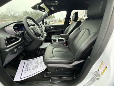 2025 Chrysler Voyager LX