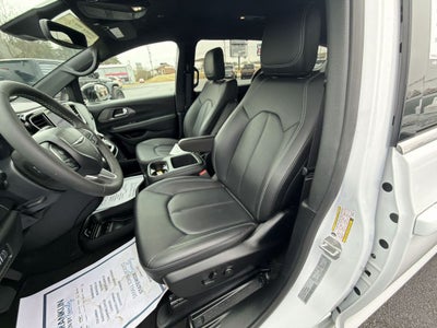 2025 Chrysler Voyager LX