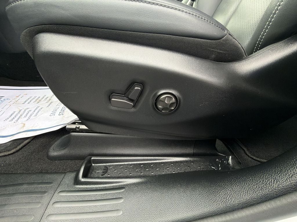 2025 Chrysler Voyager LX