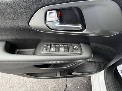 2025 Chrysler Voyager LX