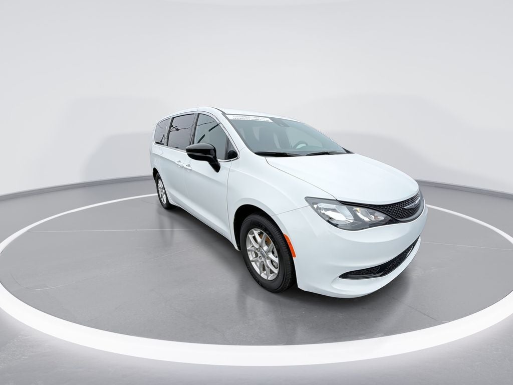 2025 Chrysler Voyager LX