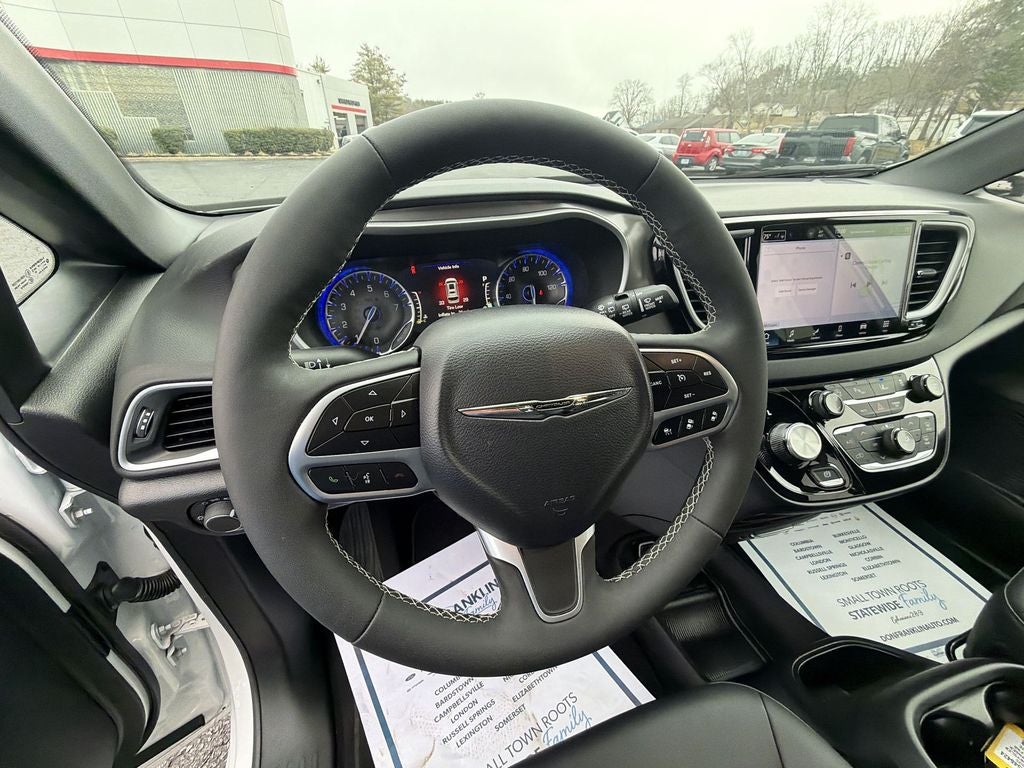 2025 Chrysler Voyager LX