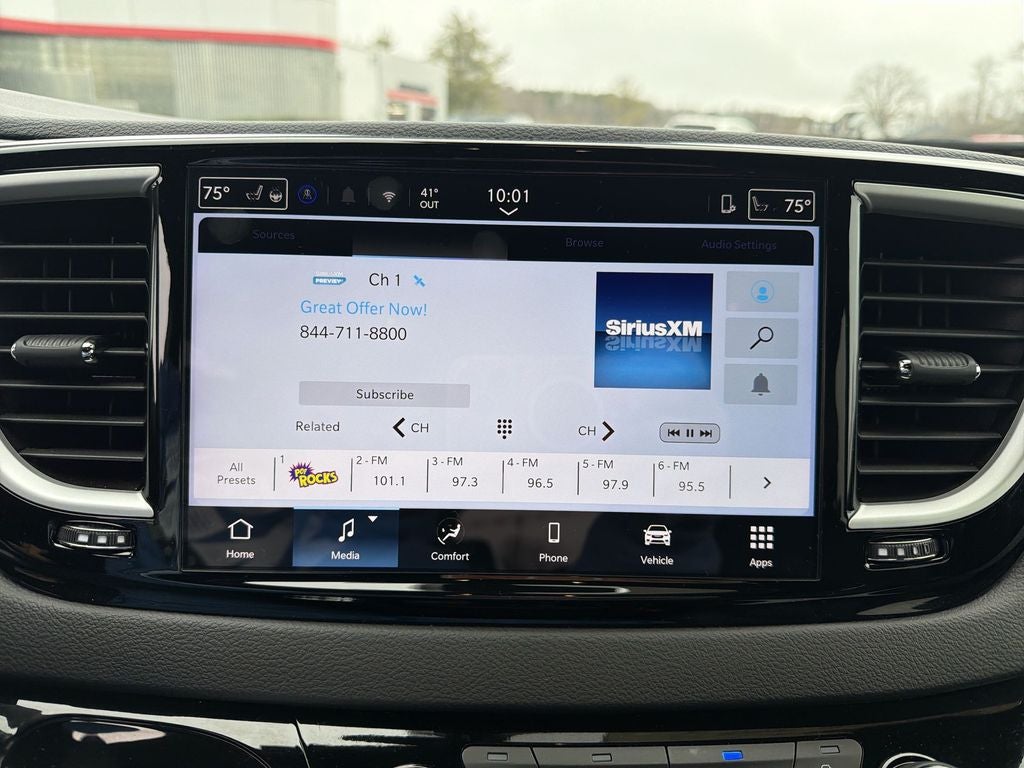 2025 Chrysler Voyager LX