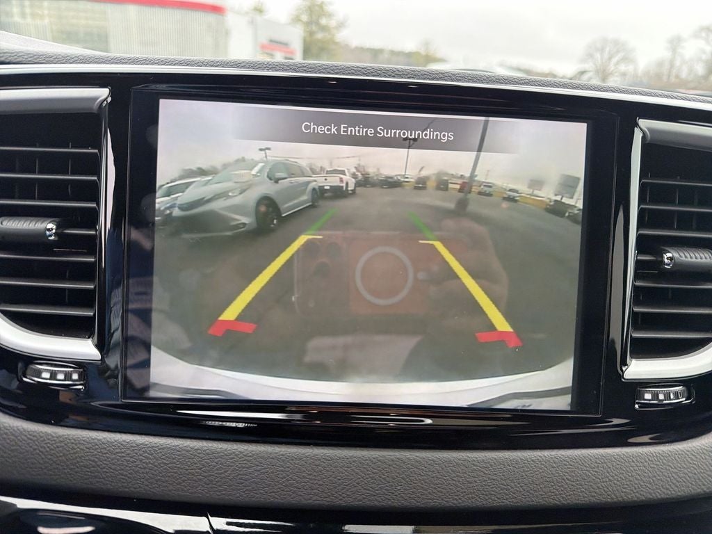 2025 Chrysler Voyager LX