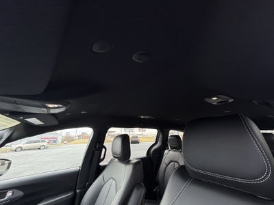 2025 Chrysler Voyager LX