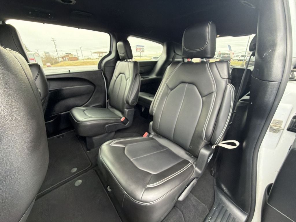 2025 Chrysler Voyager LX