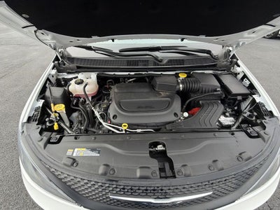 2025 Chrysler Voyager LX