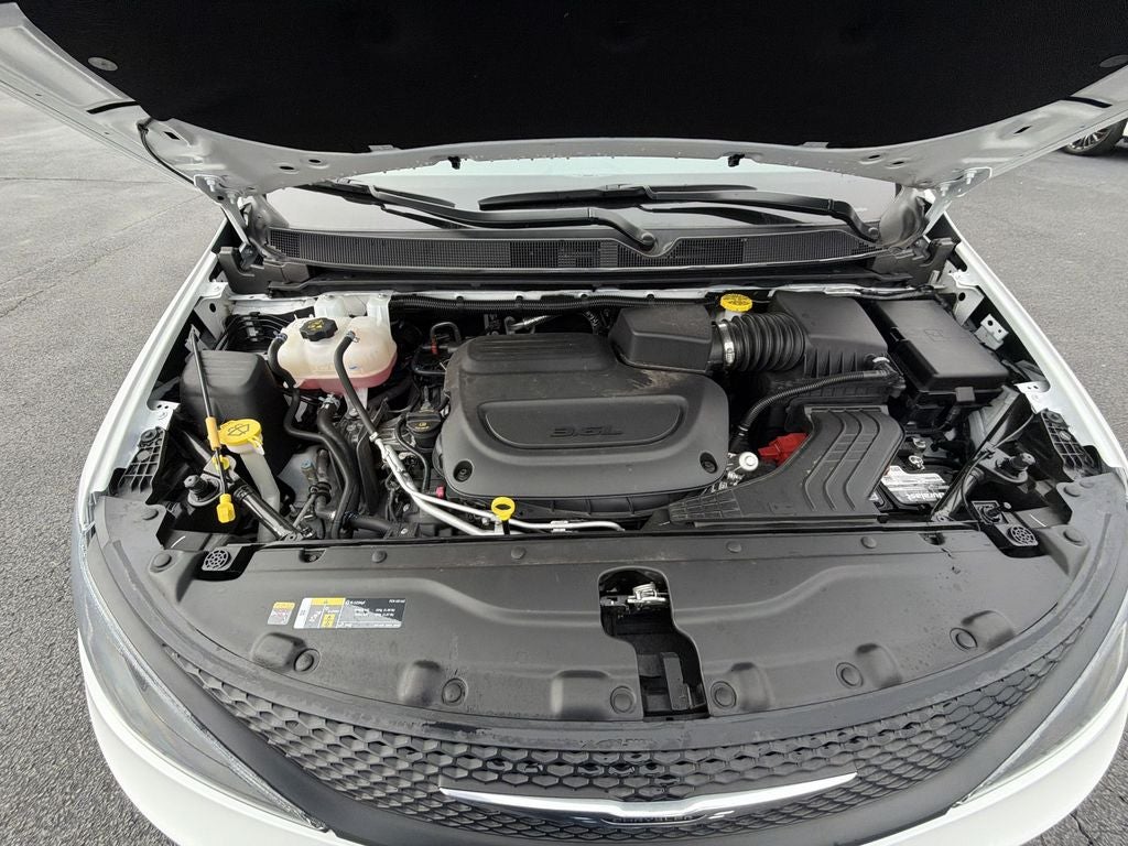 2025 Chrysler Voyager LX