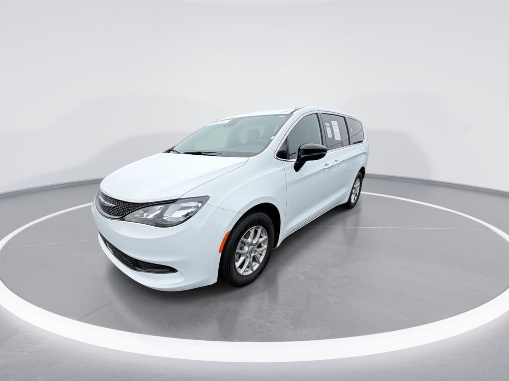 2025 Chrysler Voyager LX