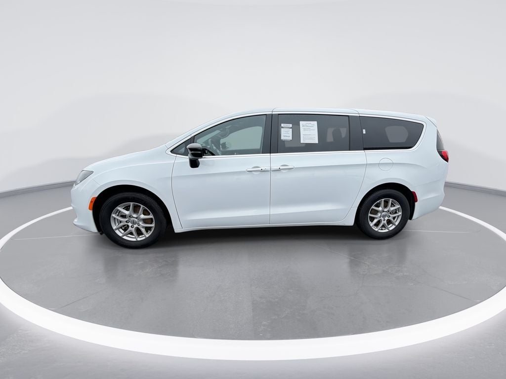 2025 Chrysler Voyager LX