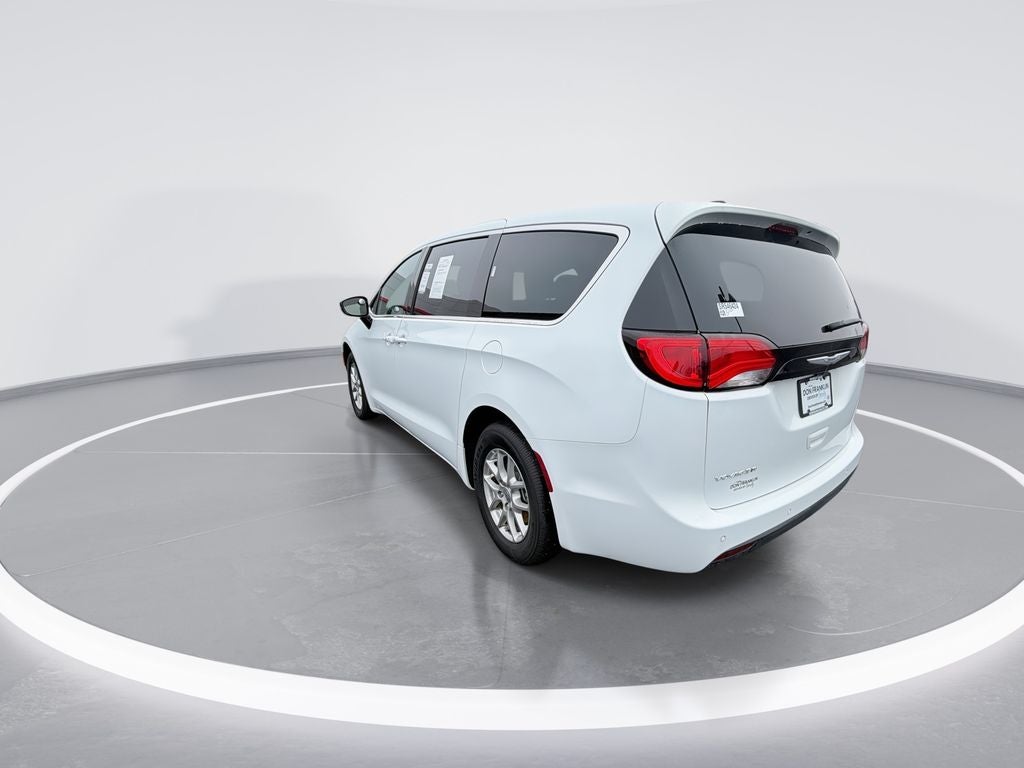 2025 Chrysler Voyager LX