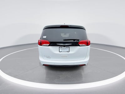 2025 Chrysler Voyager LX