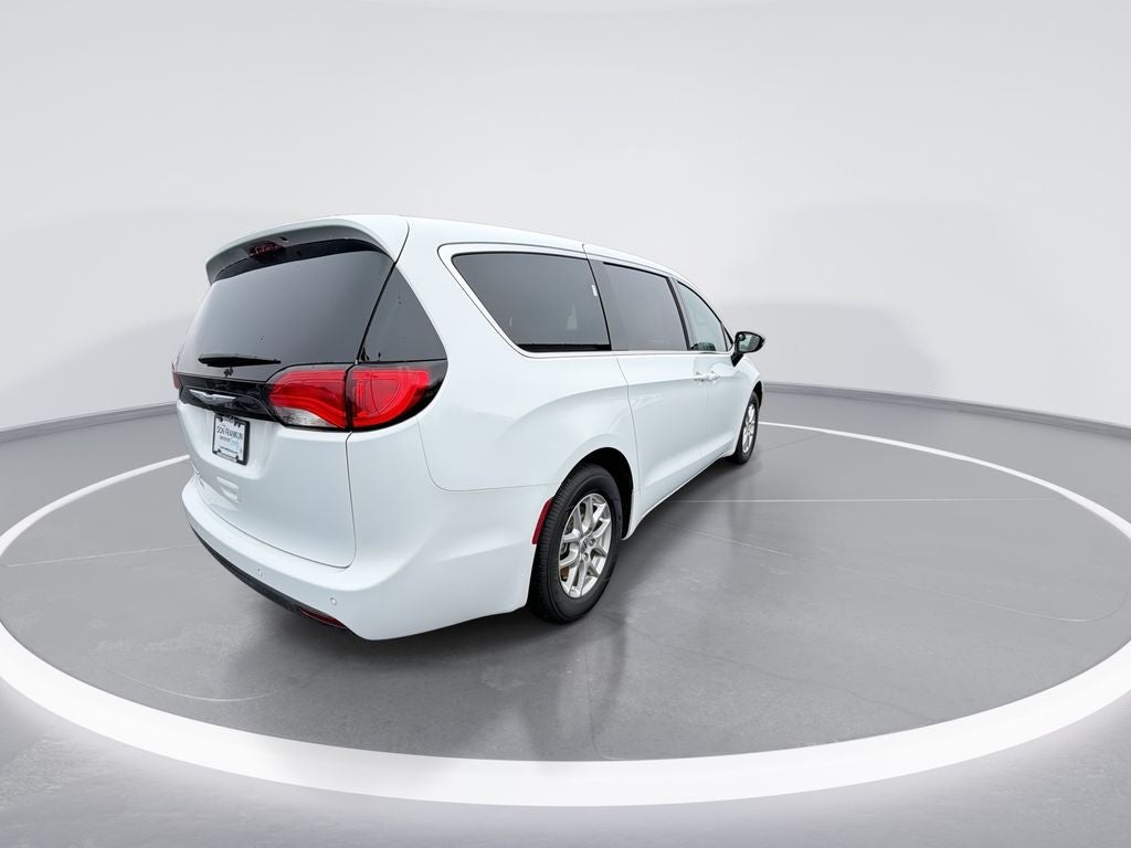 2025 Chrysler Voyager LX