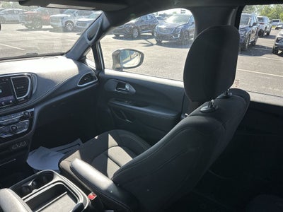 2023 Chrysler Pacifica Touring