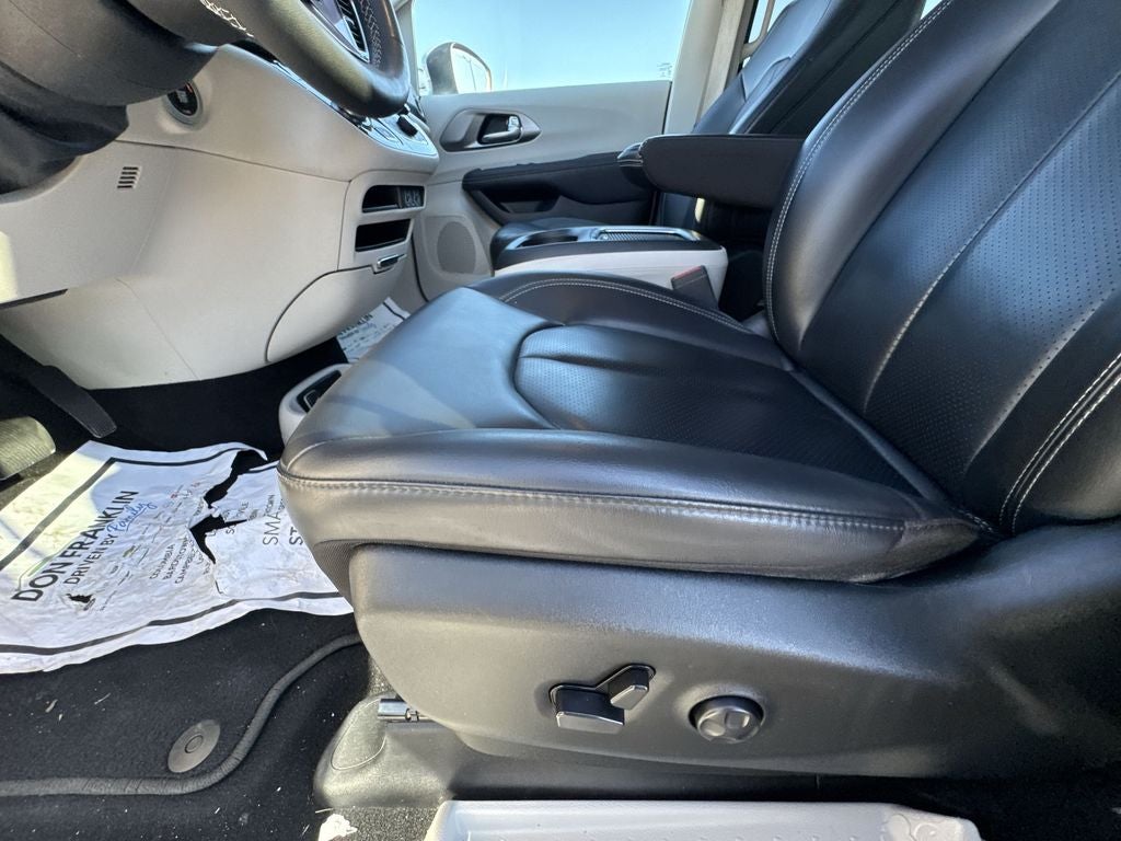 2023 Chrysler Pacifica Hybrid Touring L