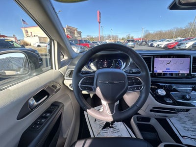 2023 Chrysler Pacifica Hybrid Touring L