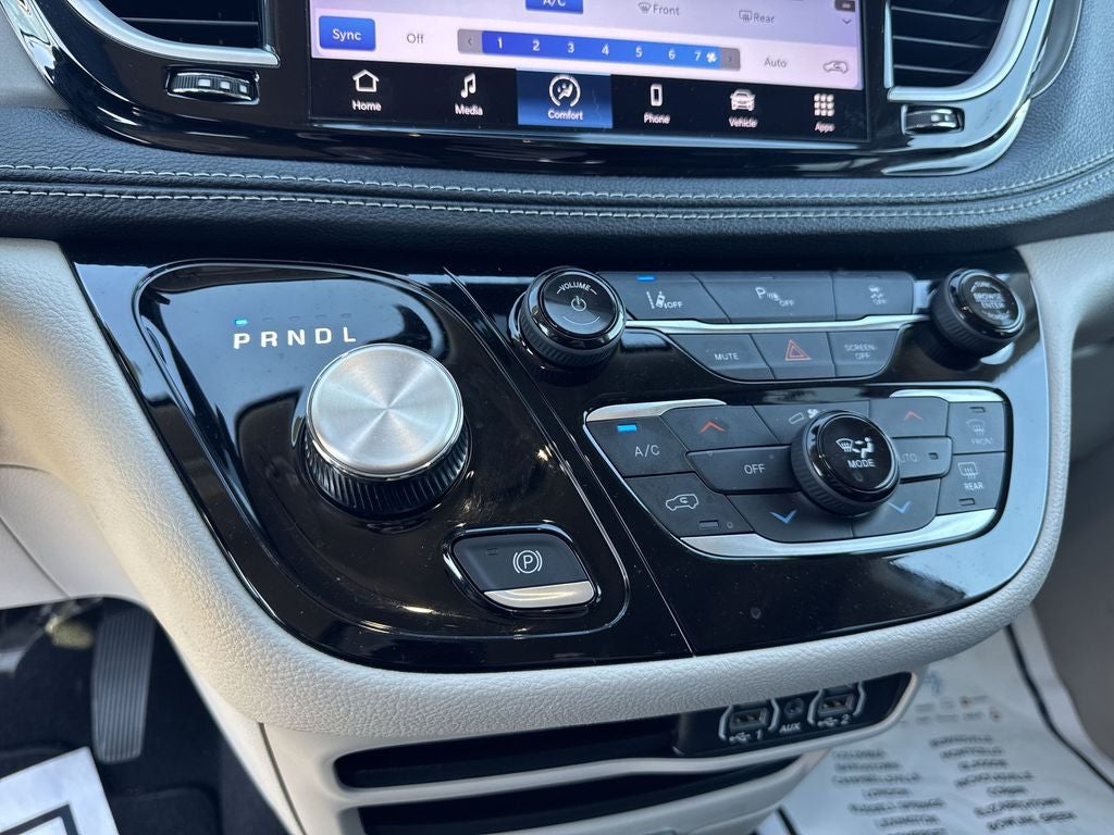 2023 Chrysler Pacifica Hybrid Touring L