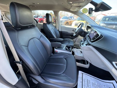 2023 Chrysler Pacifica Hybrid Touring L