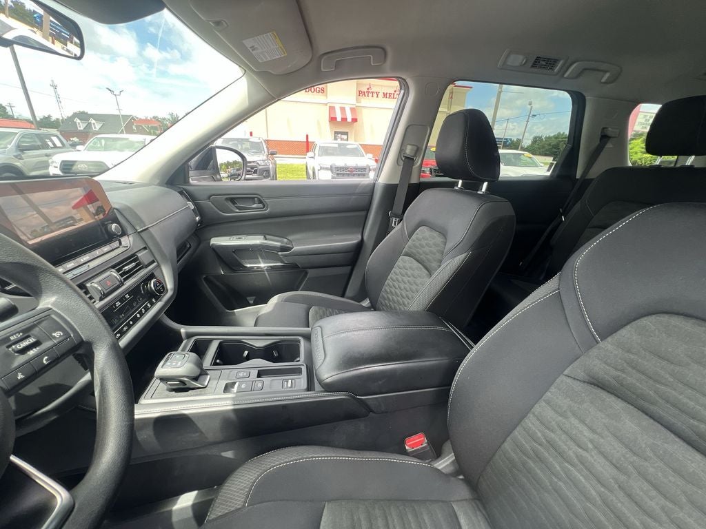 2023 Nissan Pathfinder S