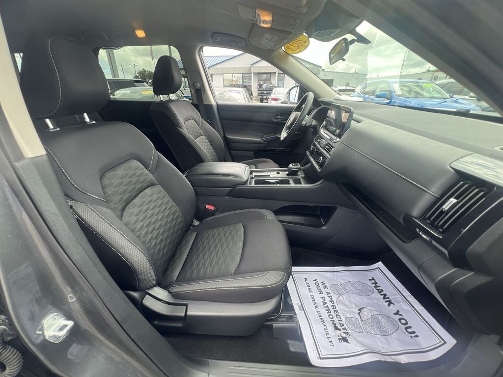 2023 Nissan Pathfinder S