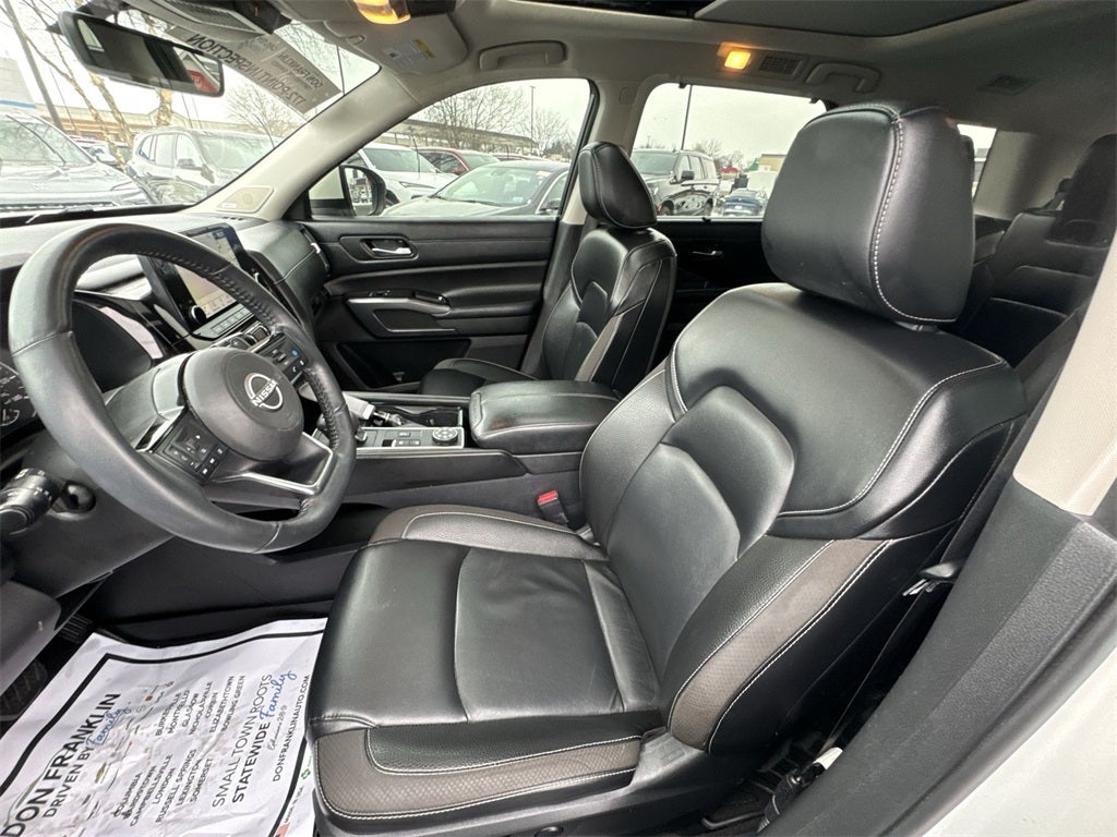 2023 Nissan Pathfinder SL