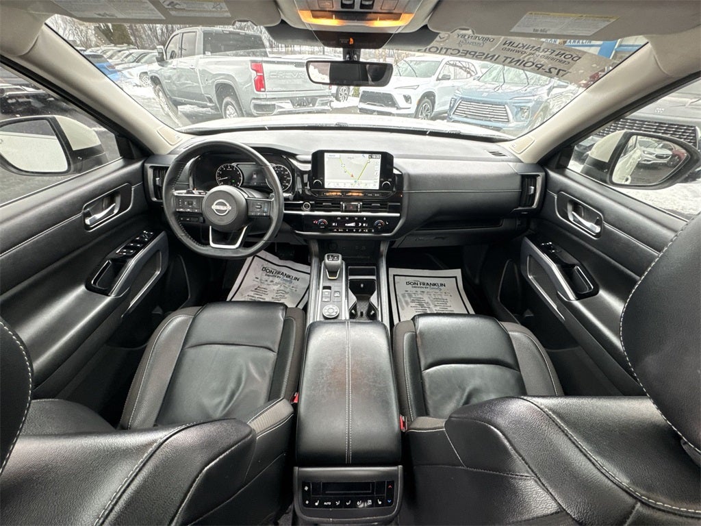 2023 Nissan Pathfinder SL