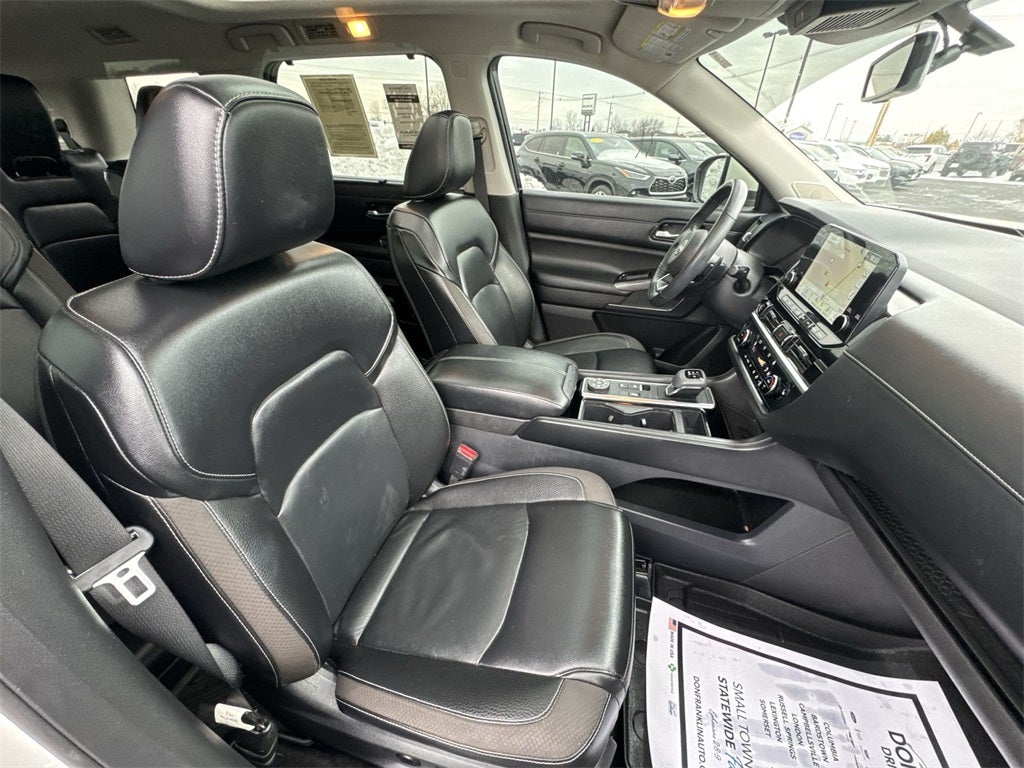 2023 Nissan Pathfinder SL