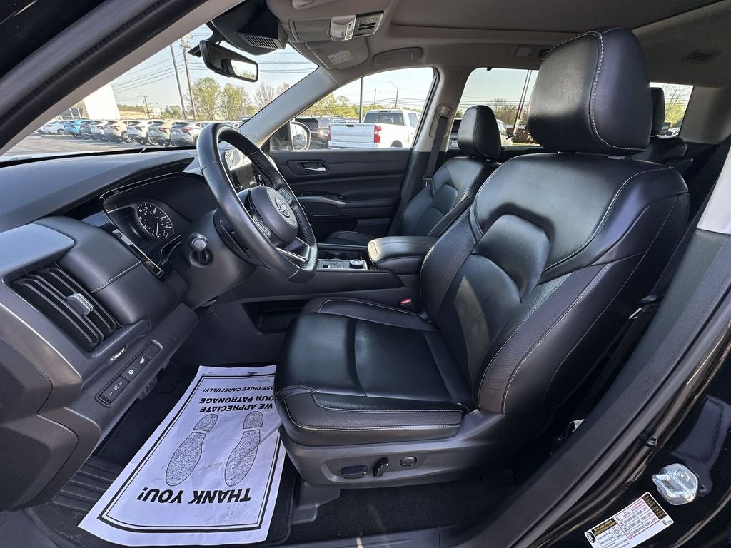 2023 Nissan Pathfinder SL