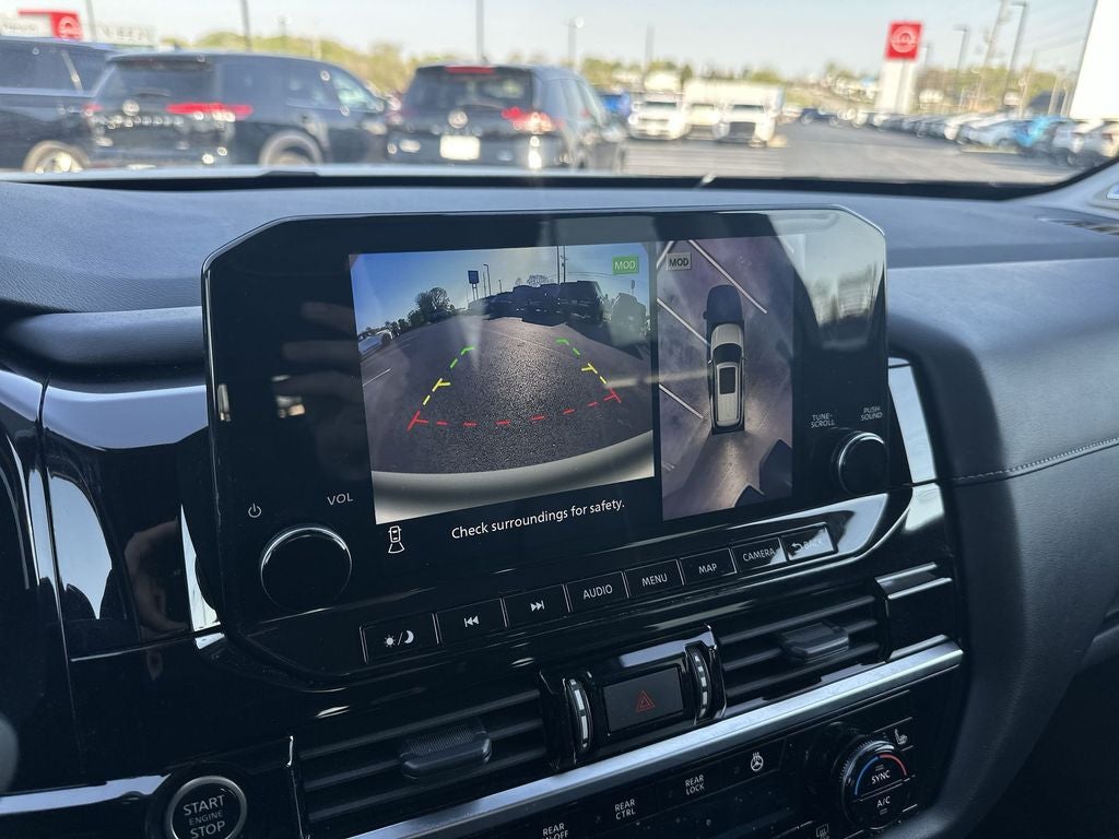2023 Nissan Pathfinder SL