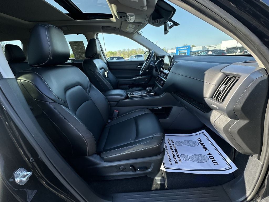 2023 Nissan Pathfinder SL