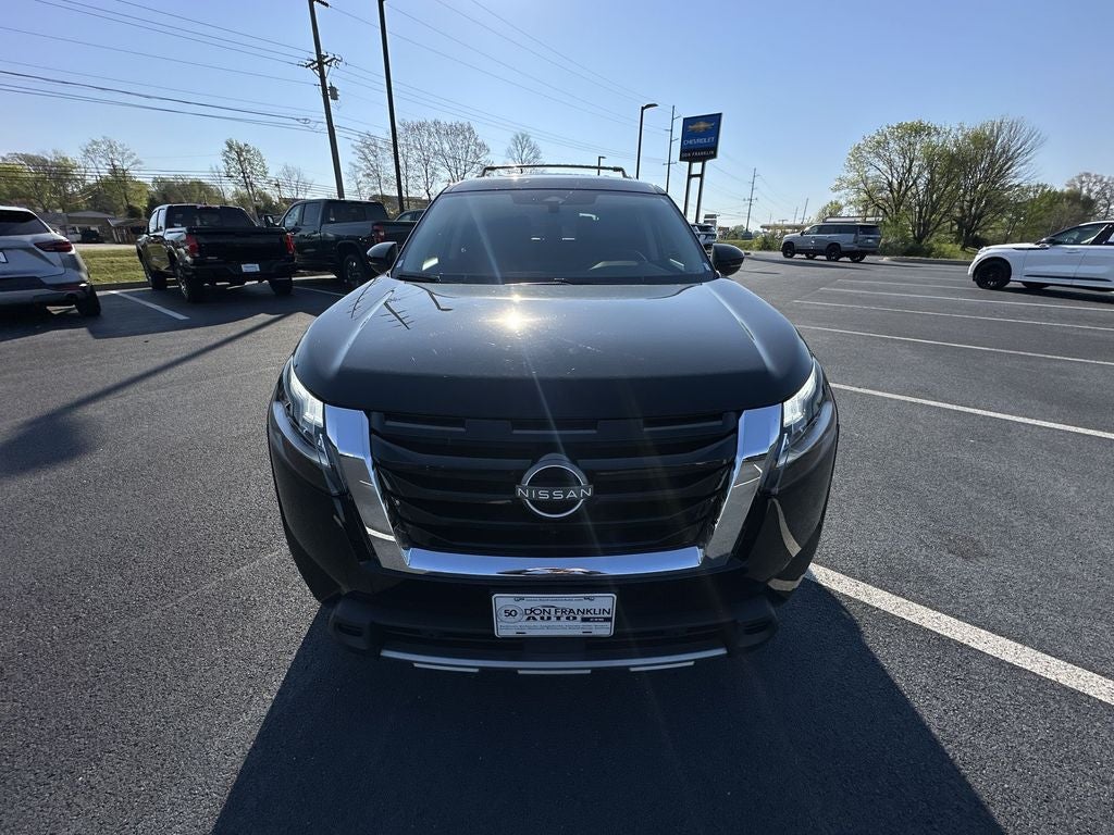 2023 Nissan Pathfinder SL
