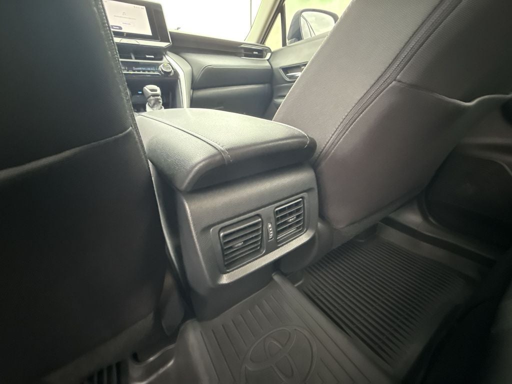 2023 Toyota Venza LE