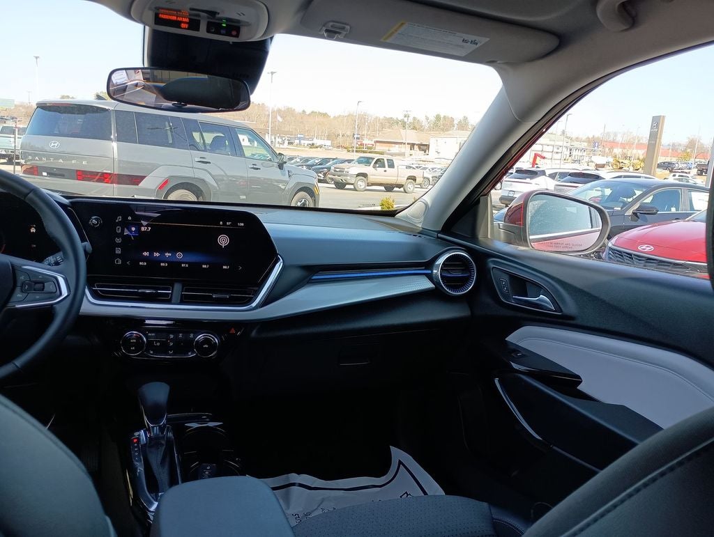 2025 Chevrolet Trax LT