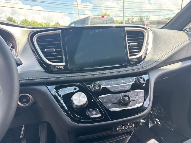 2024 Chrysler Pacifica Touring Handicap Access Van