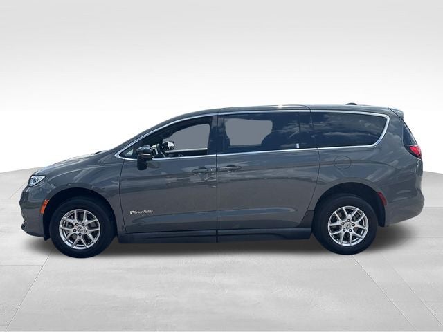 2024 Chrysler Pacifica Touring Handicap Access Van