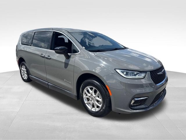 2024 Chrysler Pacifica Touring Handicap Access Van