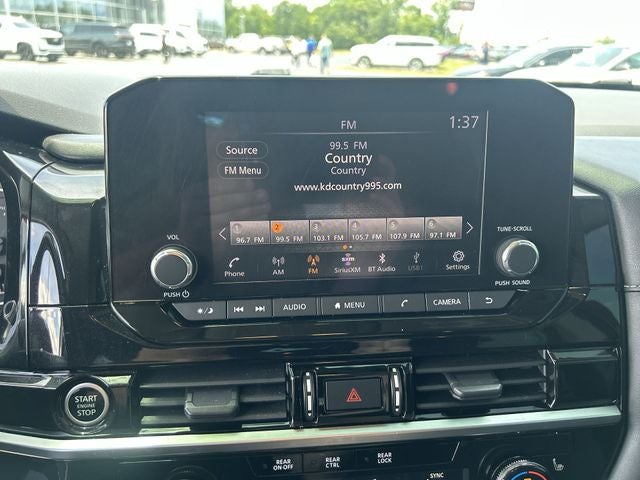 2022 Nissan Pathfinder SV