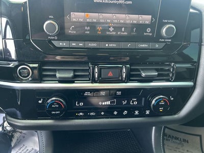 2022 Nissan Pathfinder SV