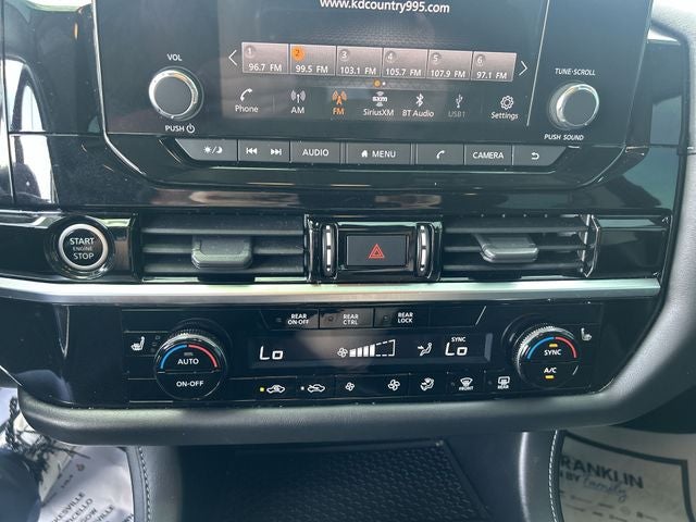 2022 Nissan Pathfinder SV