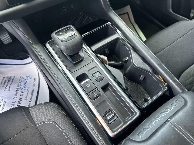 2022 Nissan Pathfinder SV