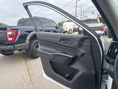2023 Nissan Pathfinder SV